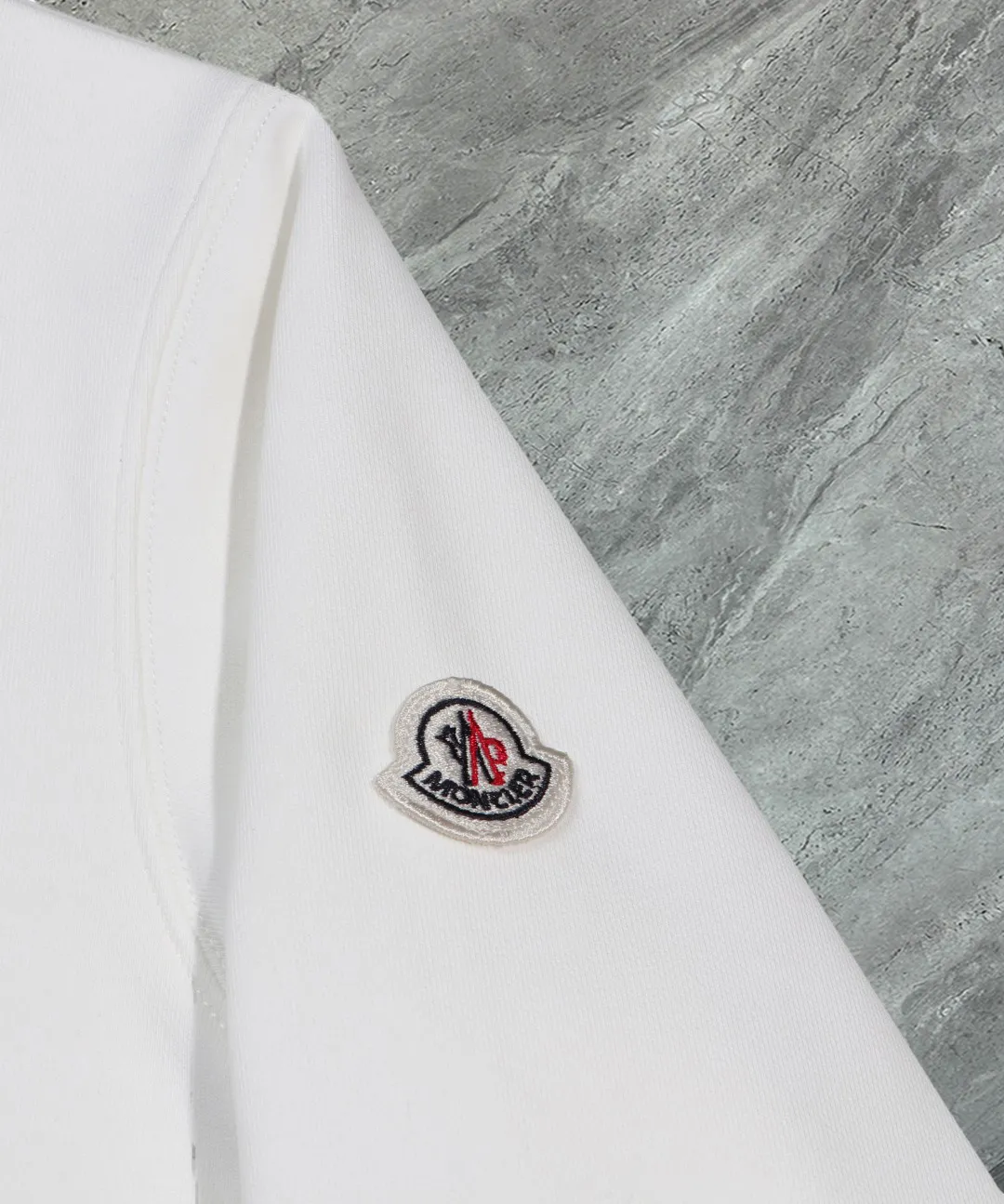 【 In Stock】 〖 𝐌𝐎𝐍𝐂𝐋𝐄𝐑~ 〗 440g ， 😎 ， ， Factory 2025 T ， ， Premium LOGO， Same Style ：Black White Size：S M L XL 2XL